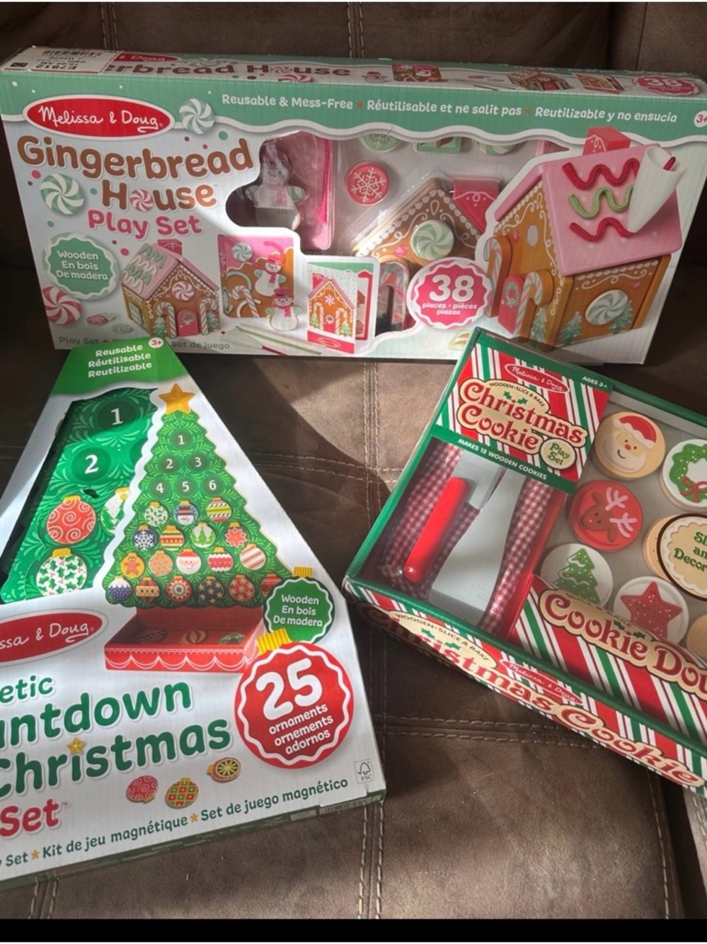 Melissa & Doug Magnetic Christmas Countdown Play Set - Green, Red, White, Gold